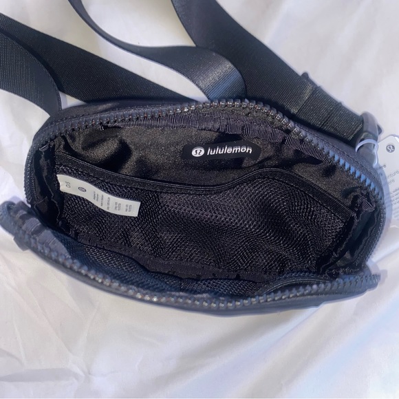 lululemon everywhere belt bag black extended strap - Picture 4 of 4